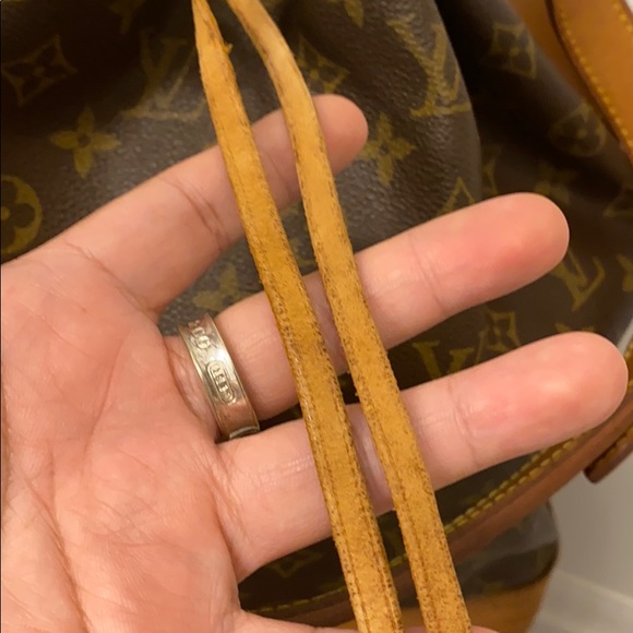 🌟SOLD🌟 Louis Vuitton Bucket GM - Picture 15 of 16